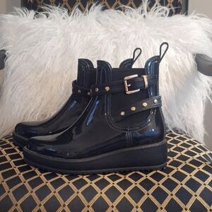 Stylish Black Ankle Boots 8M